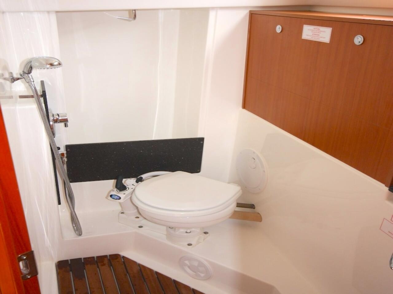 Bavaria Cruiser 32 — photo 19