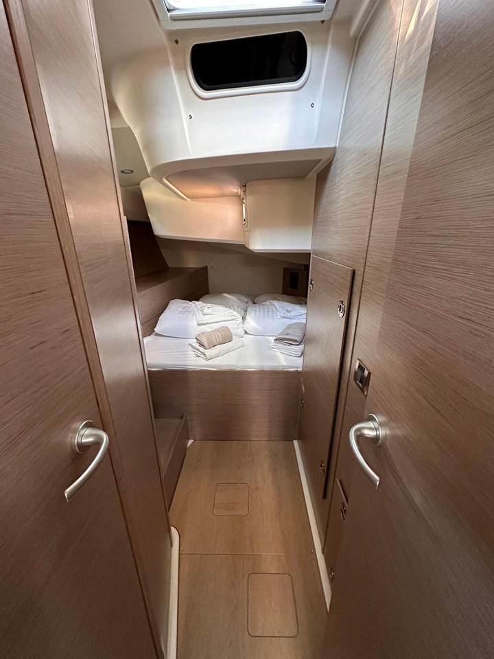 Hanse 508 - 3 + 1 cab. — photo 12