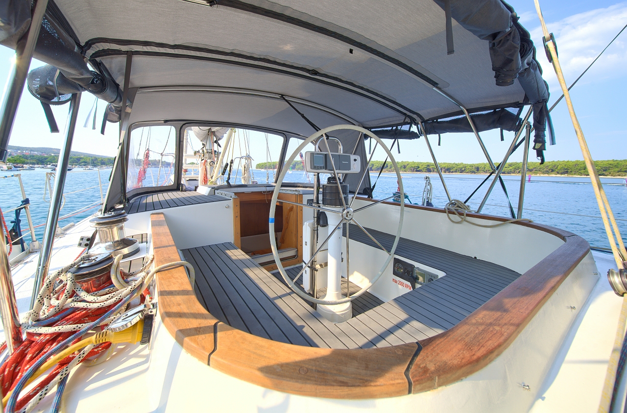 Dolphin 50 — photo 23