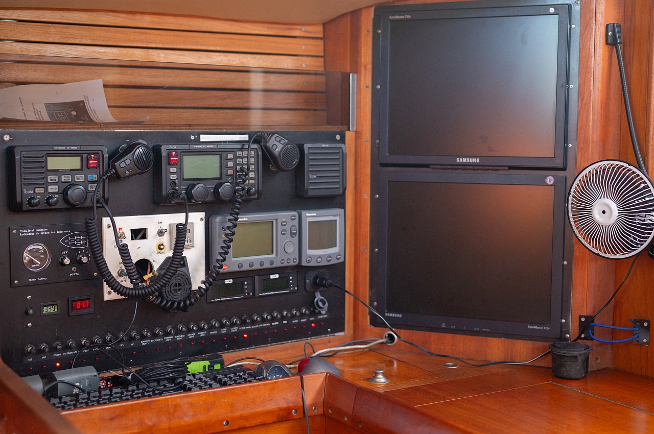Dolphin 50 — photo 34