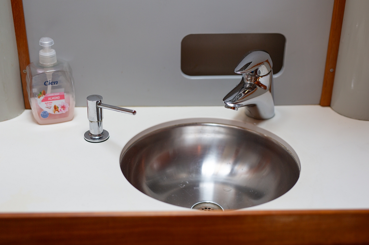 Dolphin 50 — photo 12
