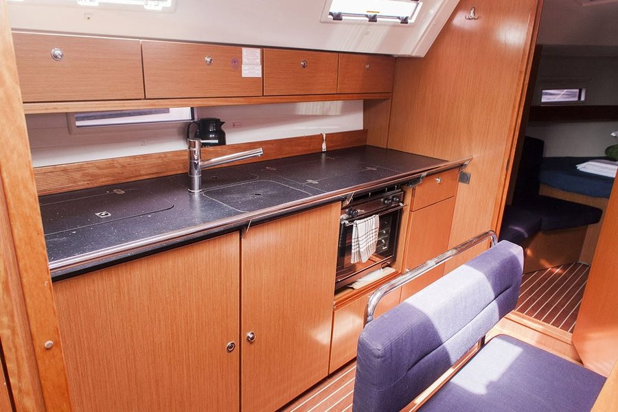 Bavaria Cruiser 40 — photo 13