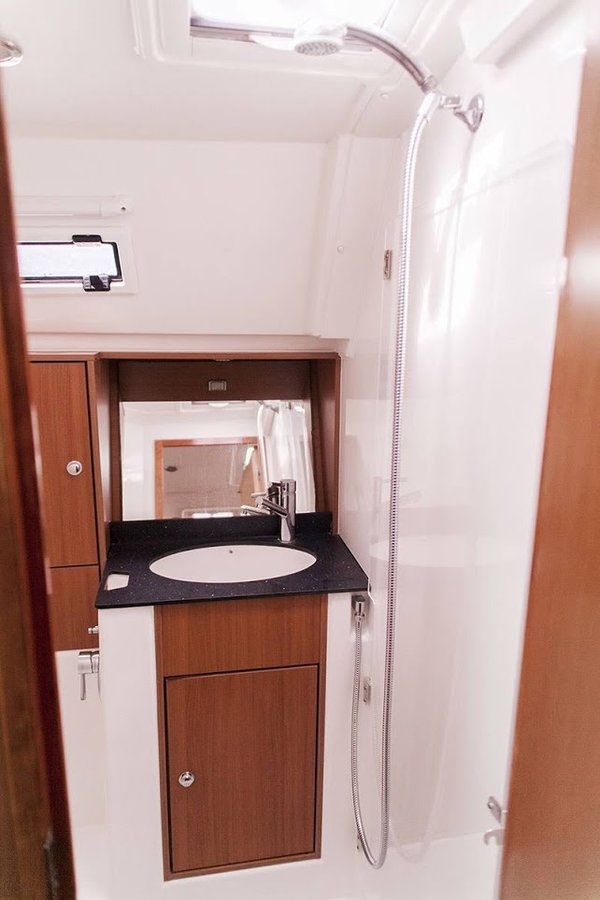 Bavaria Cruiser 40 — photo 17