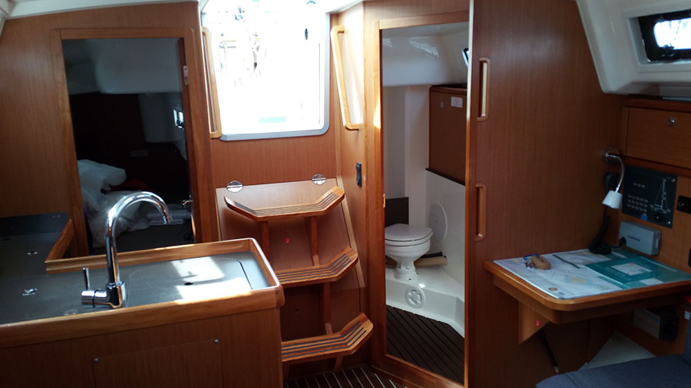 Bavaria Cruiser 33 — photo 10