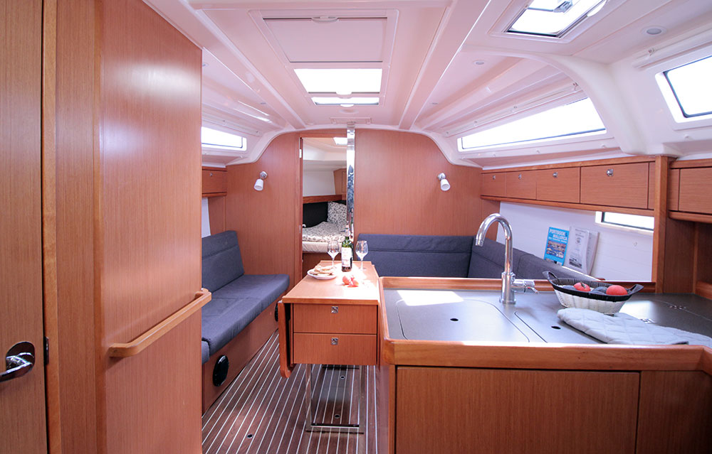 Bavaria Cruiser 37 - 3 cab. — photo 8