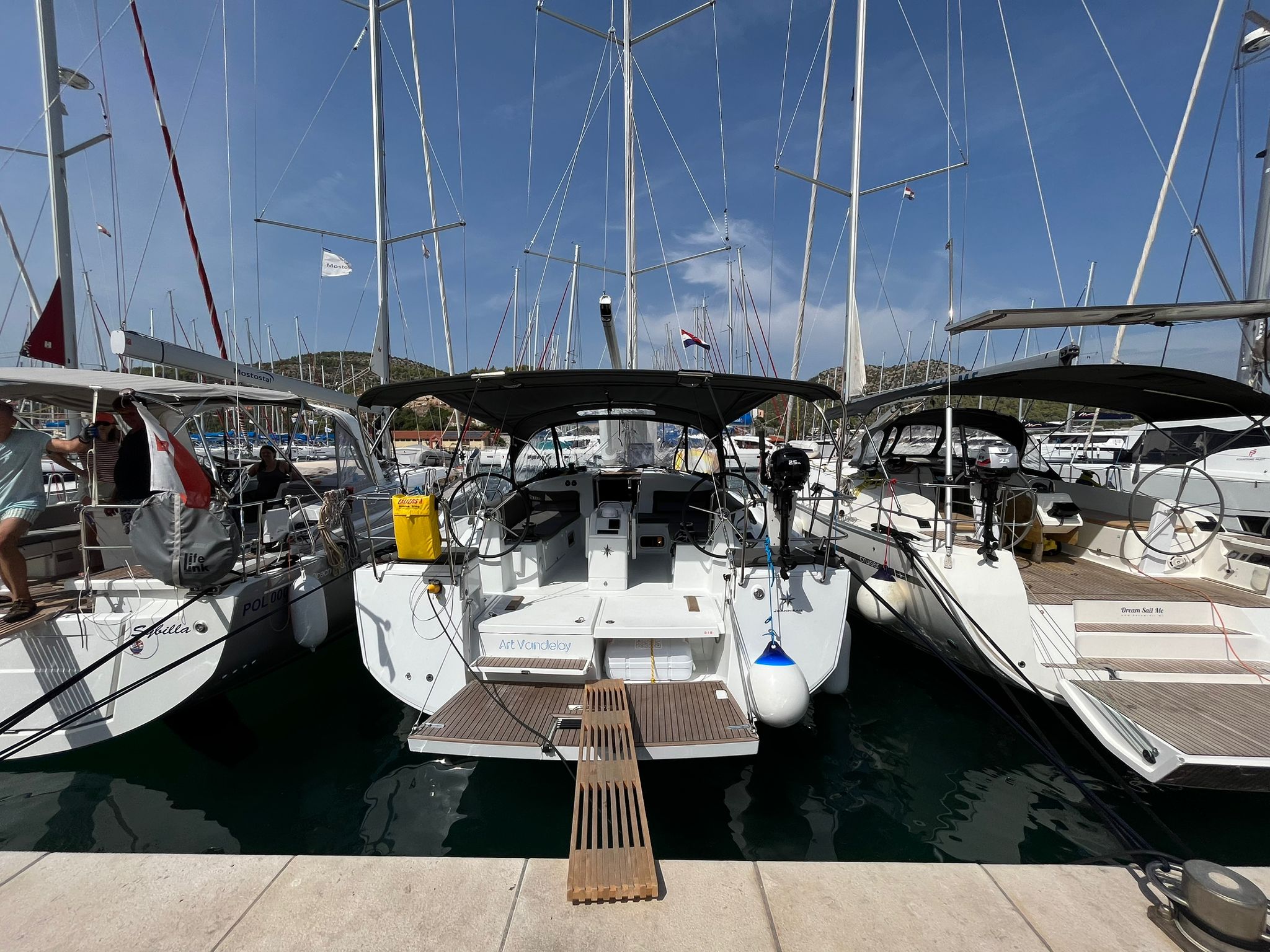 Sun Odyssey 440 - 4 cab. — photo 1