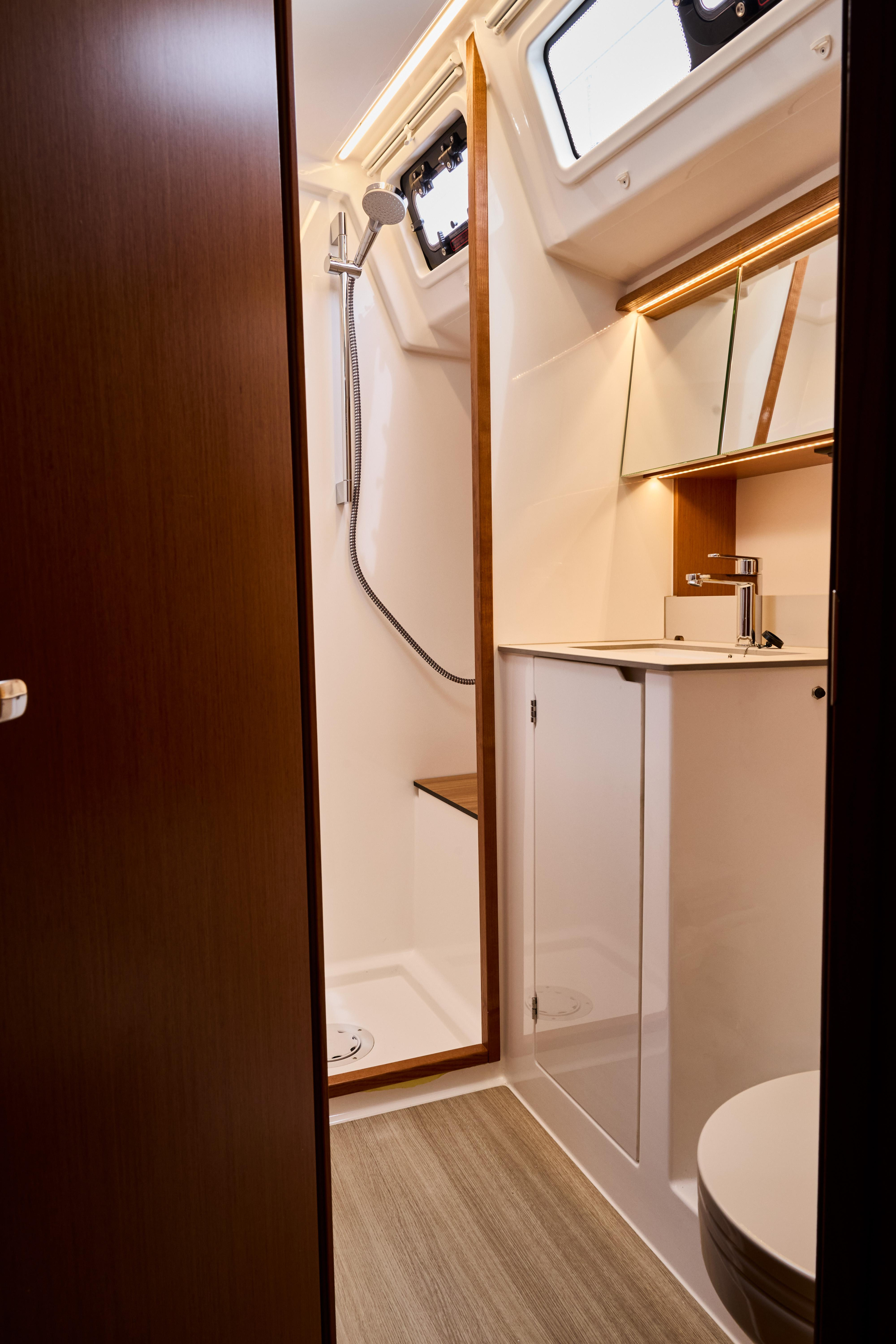 Bavaria C46 - 4 cab. — photo 16