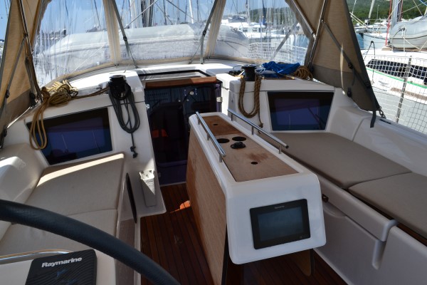 Dufour 360 GL - 3 cab. — photo 4