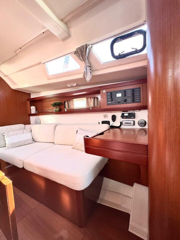 Oceanis 34 — photo 11