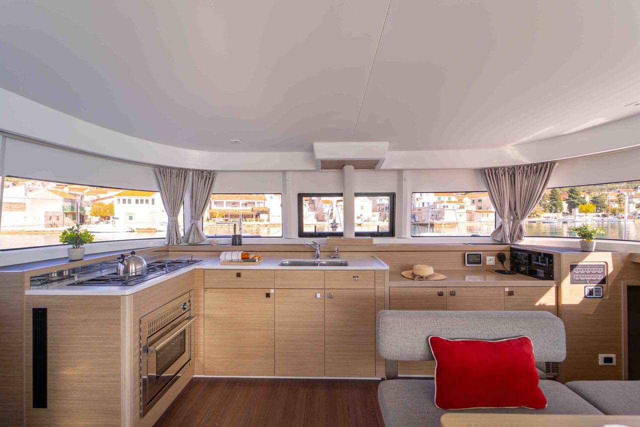 Lagoon 43 - 4 + 2 cab. — photo 16
