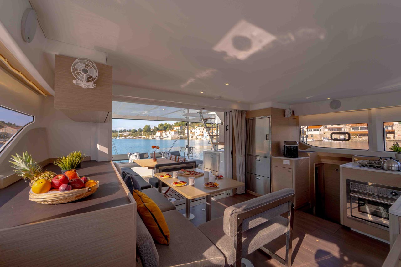 Lagoon 43 - 4 + 2 cab. — photo 18
