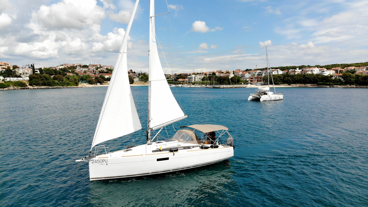 Sun Odyssey 349 - 2 cab. — photo 1