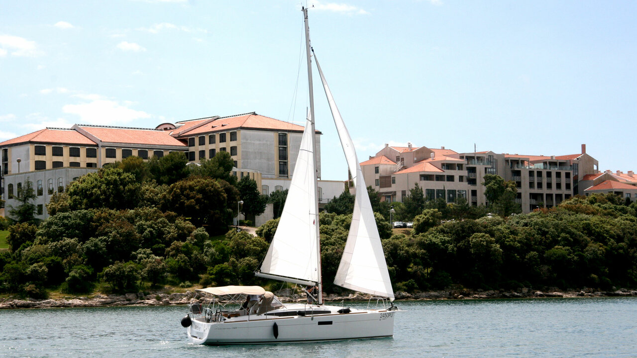 Sun Odyssey 349 - 2 cab. — photo 5