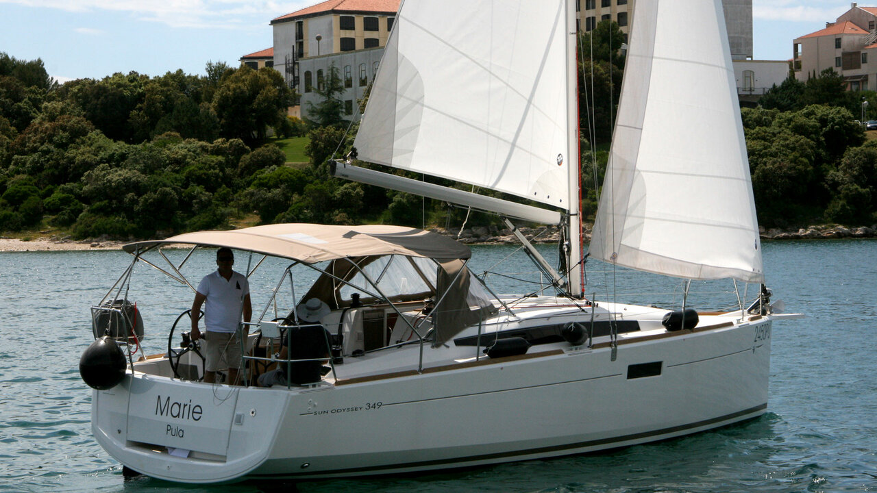 Sun Odyssey 349 - 2 cab. — photo 6