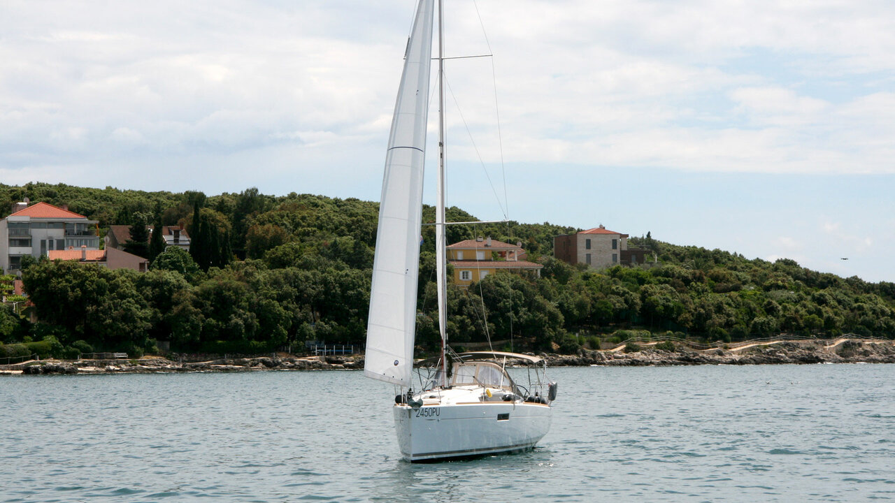 Sun Odyssey 349 - 2 cab. — photo 8
