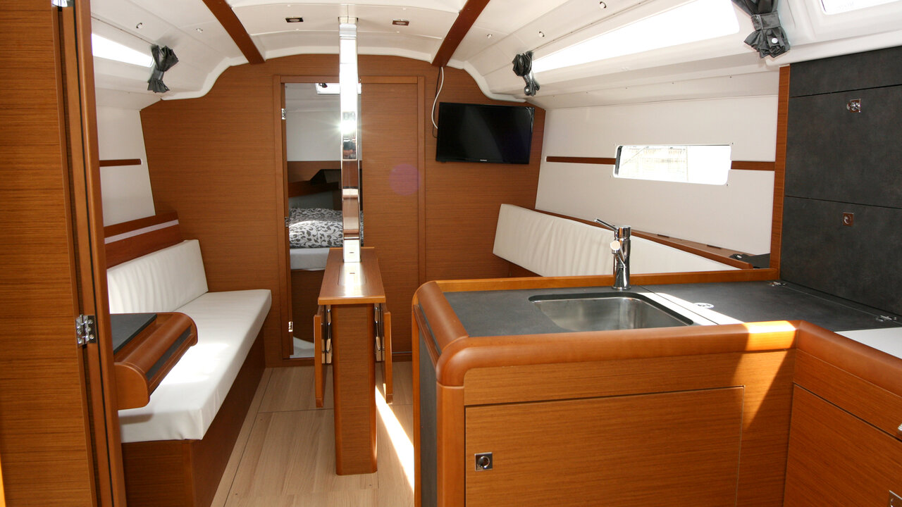 Sun Odyssey 349 - 2 cab. — photo 9