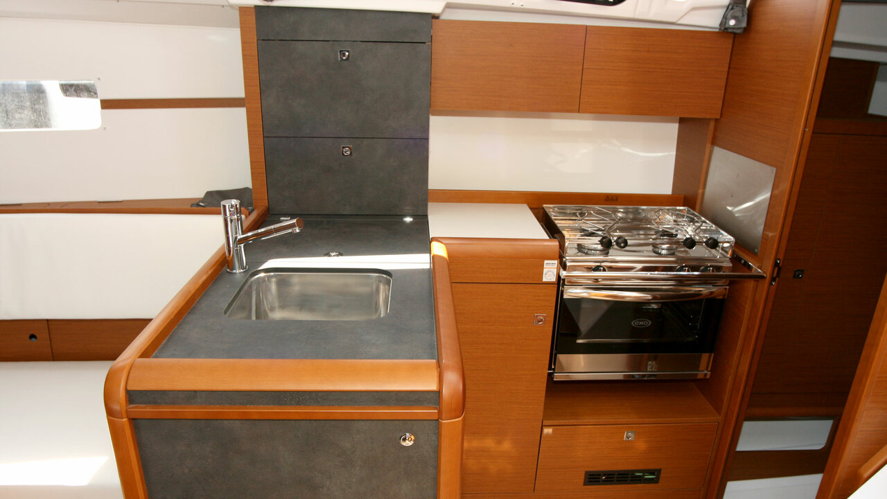 Sun Odyssey 349 - 2 cab. — photo 11