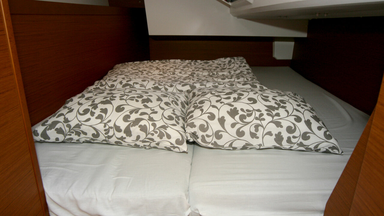 Sun Odyssey 349 - 2 cab. — photo 14