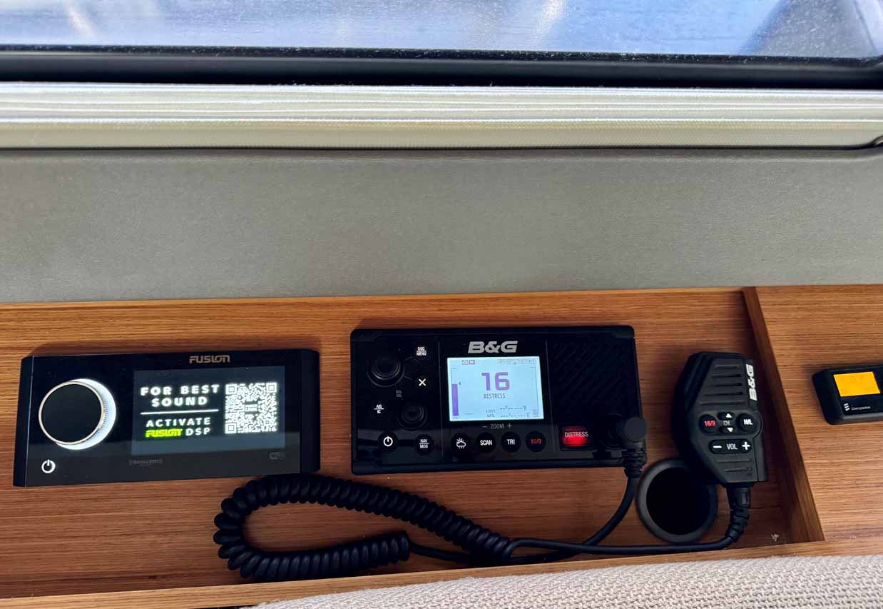 Dufour 41 Performance - 3 cab. — photo 17