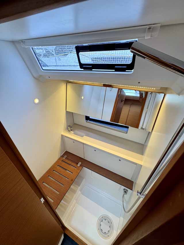 Dufour 41 Performance - 3 cab. — photo 24