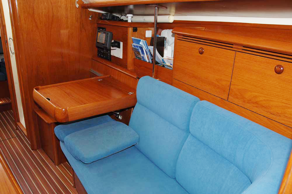 Sun Odyssey 35 — photo 7
