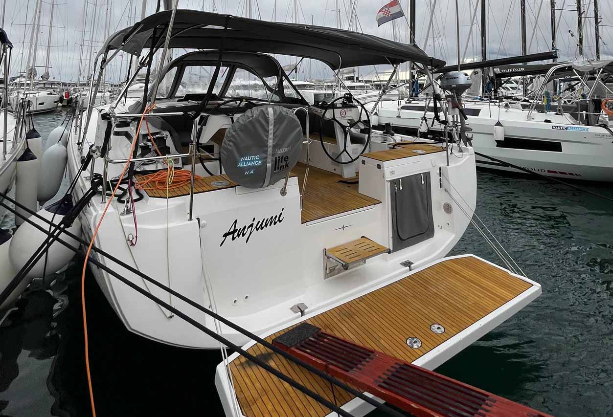Bavaria C46 Ocean - 4 cab. — photo 1