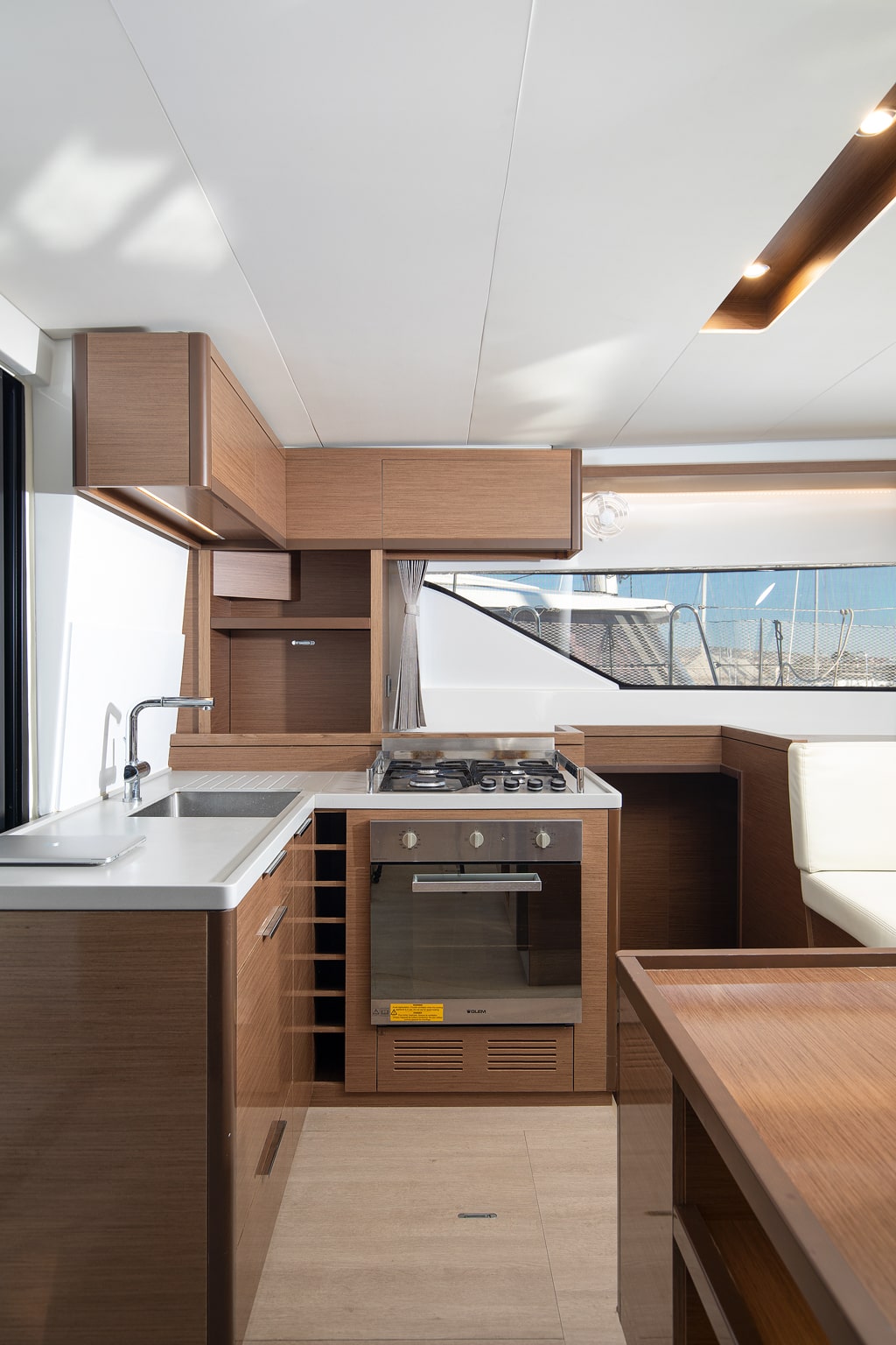 Lagoon 50 - 6 + 1 cab. — photo 15
