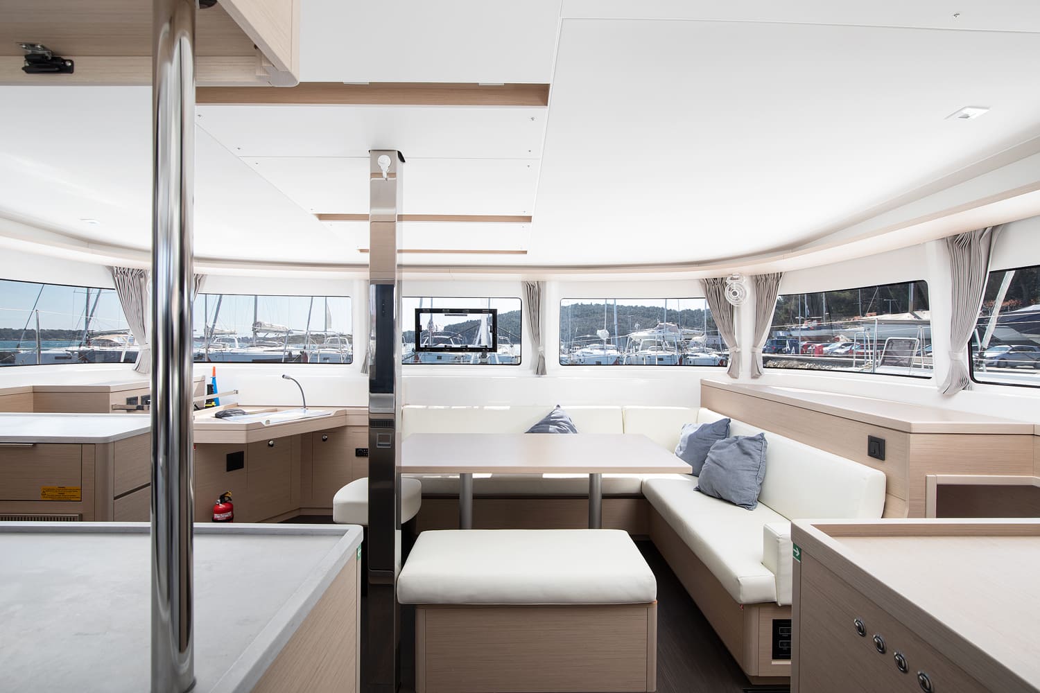 Lagoon 46 - 4 + 2 cab. — photo 8