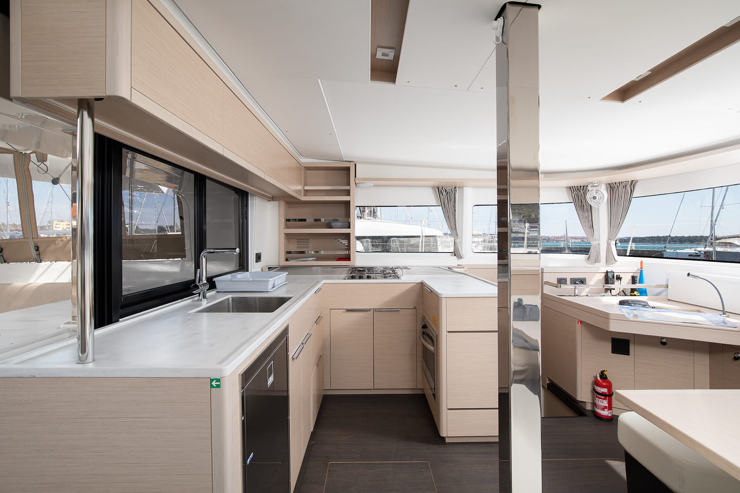 Lagoon 46 - 4 + 2 cab. — photo 9
