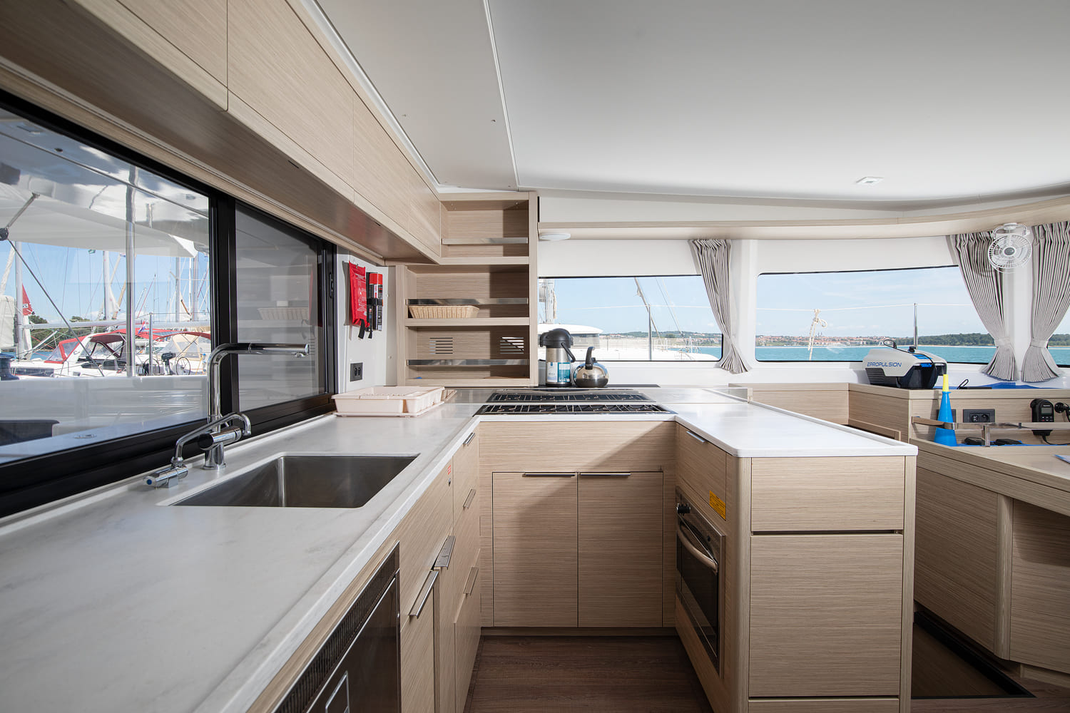 Lagoon 46 - 4 + 2 cab. — photo 16