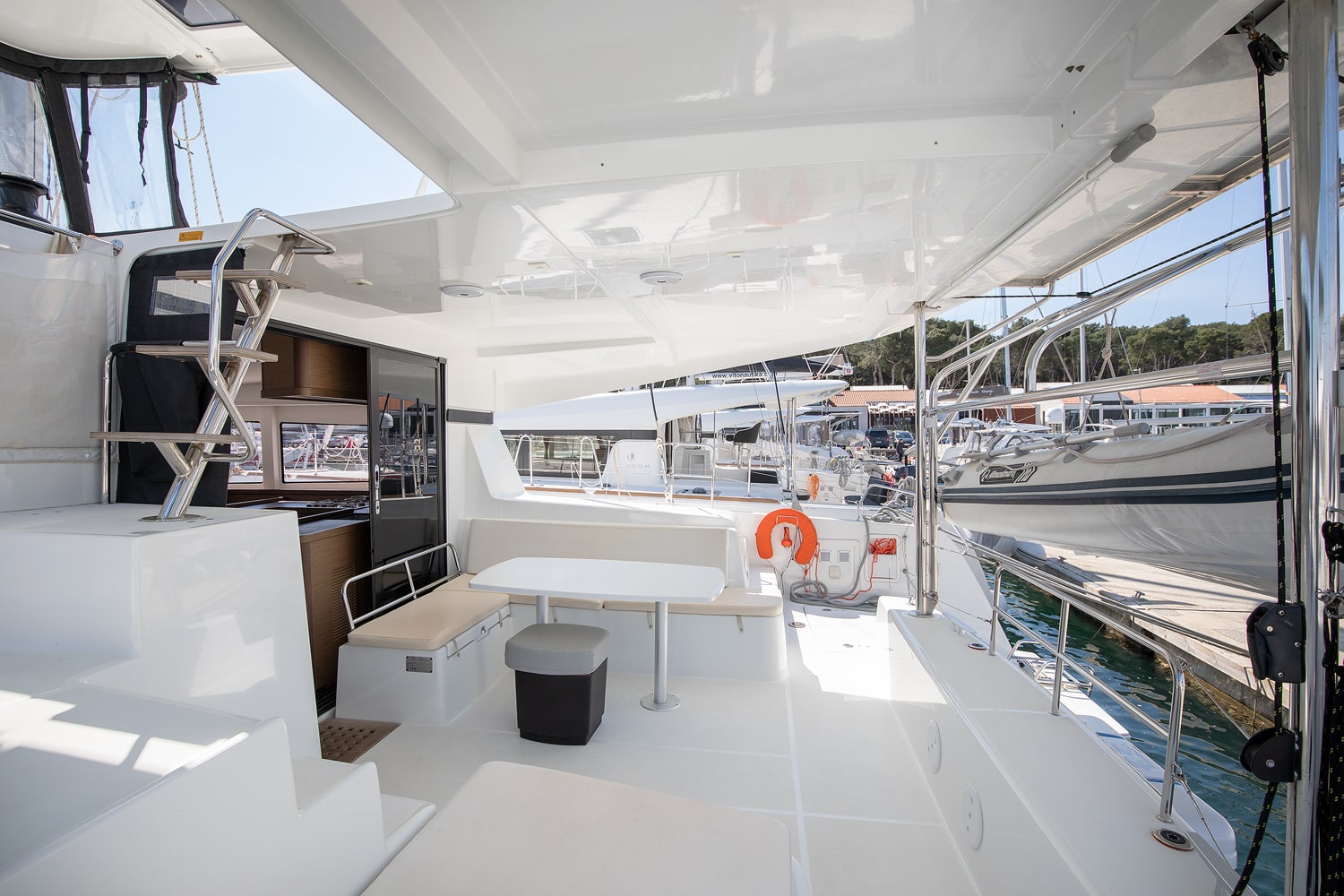 Lagoon 42 - 4 + 2 cab. — photo 9