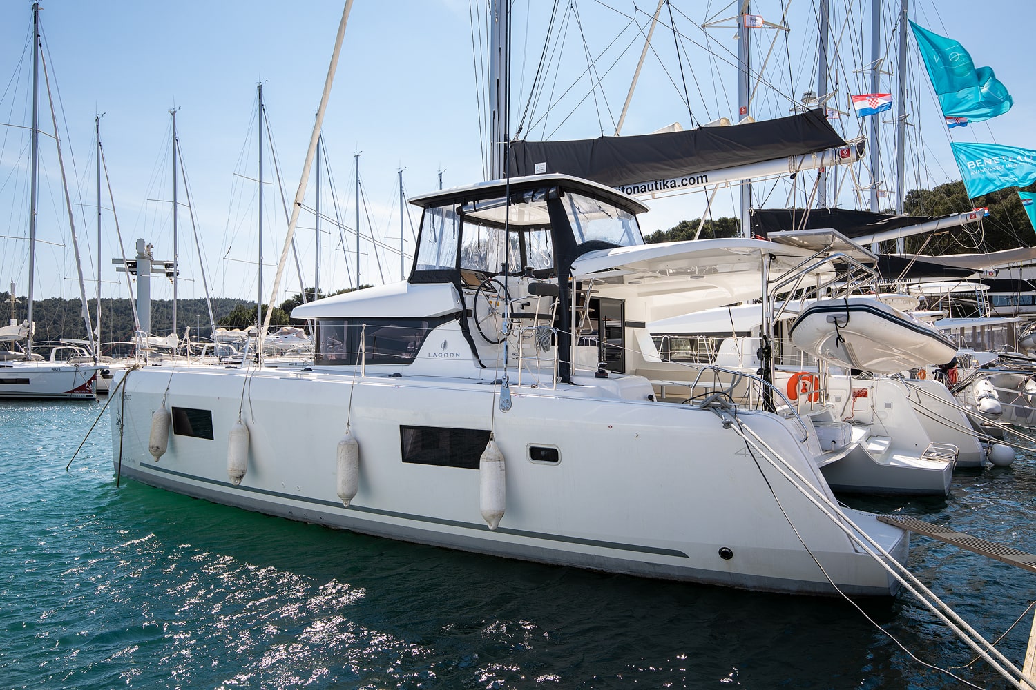 Lagoon 42 - 4 + 2 cab. — photo 11