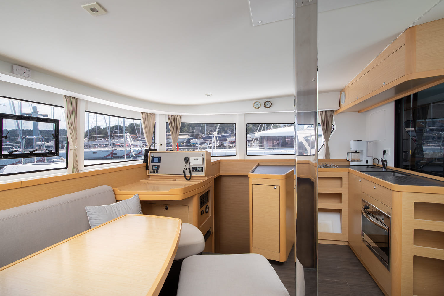 Lagoon 42 - 4 + 1 cab. — photo 11