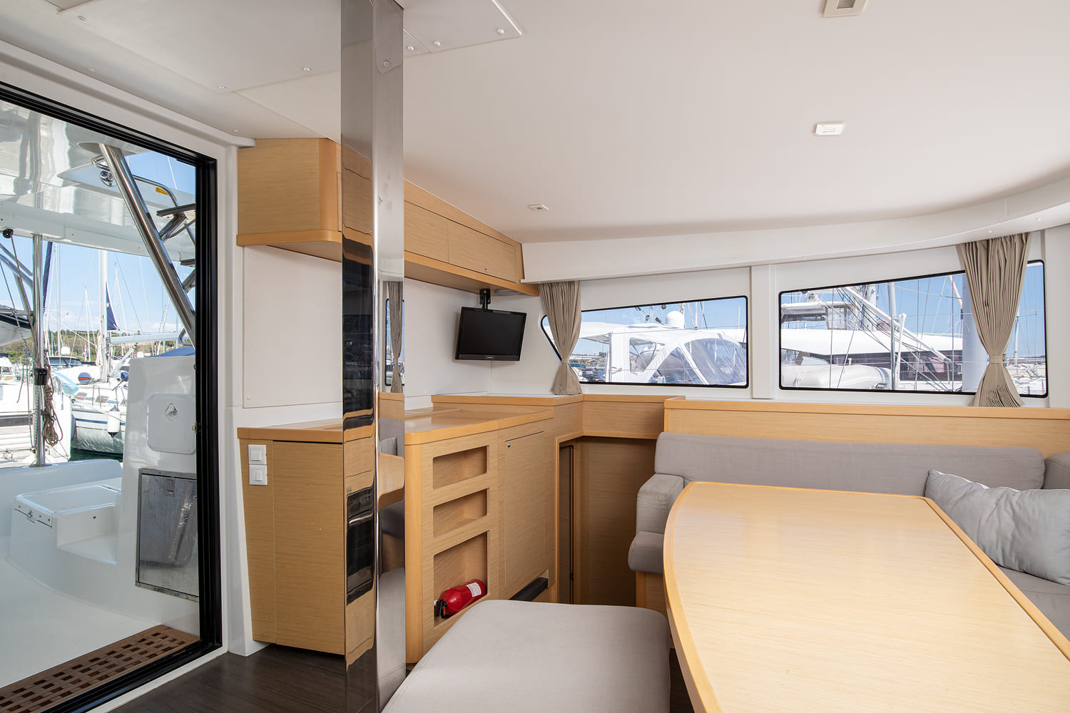 Lagoon 42 - 4 + 1 cab. — photo 14