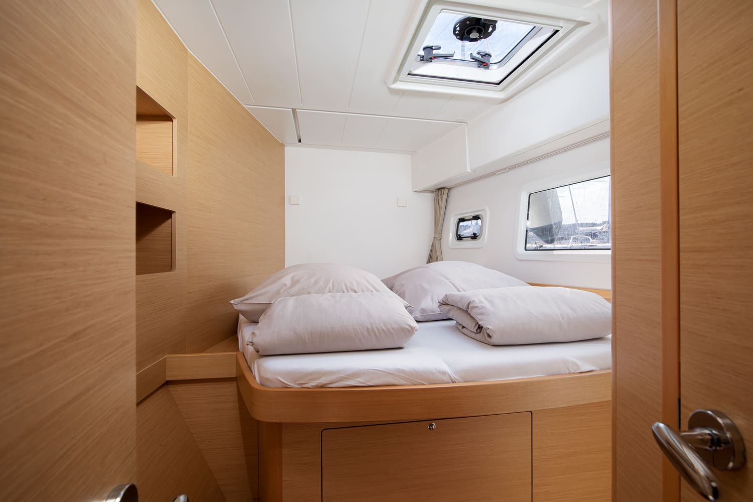 Lagoon 42 - 4 + 1 cab. — photo 17
