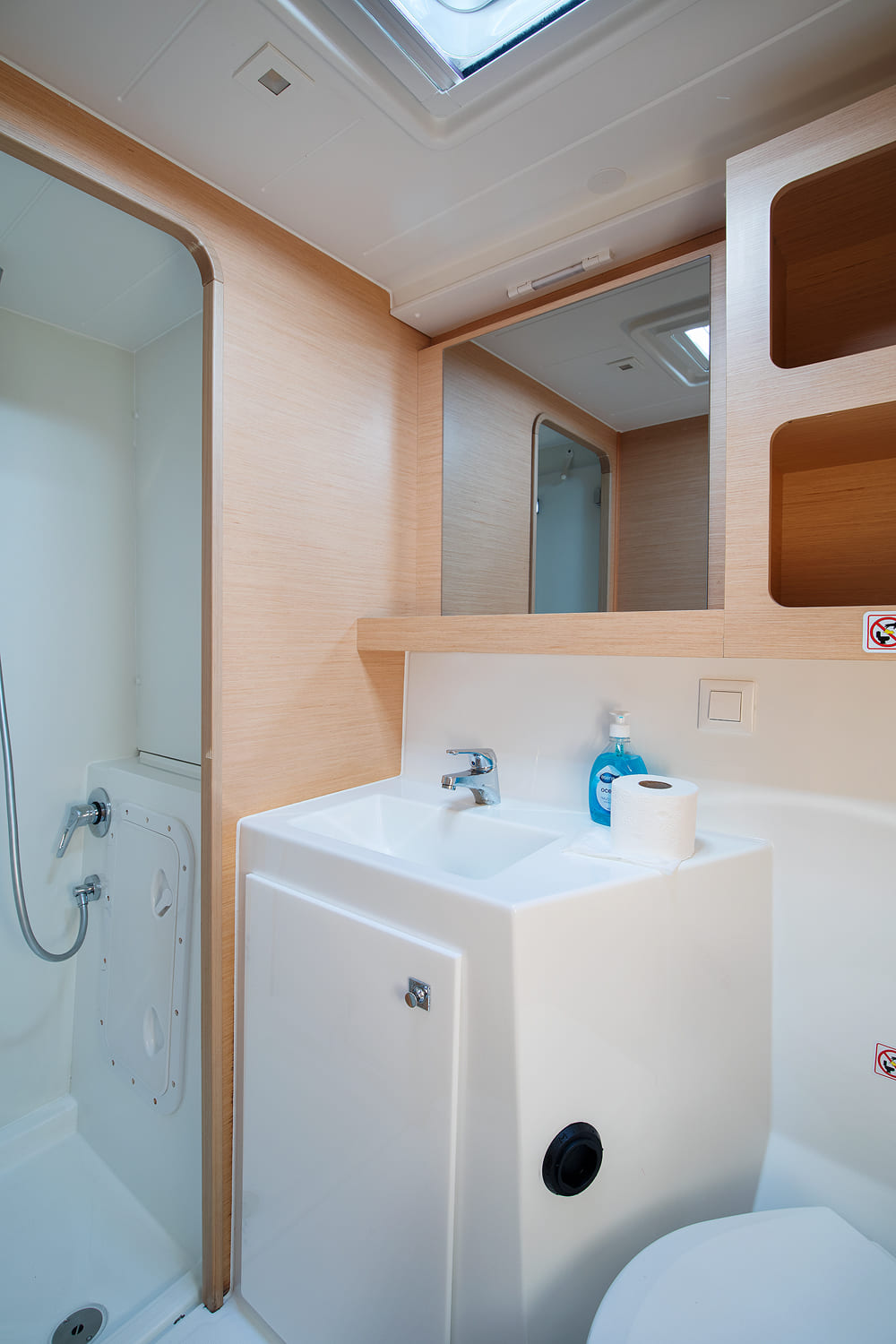 Lagoon 42 - 4 + 1 cab. — photo 19