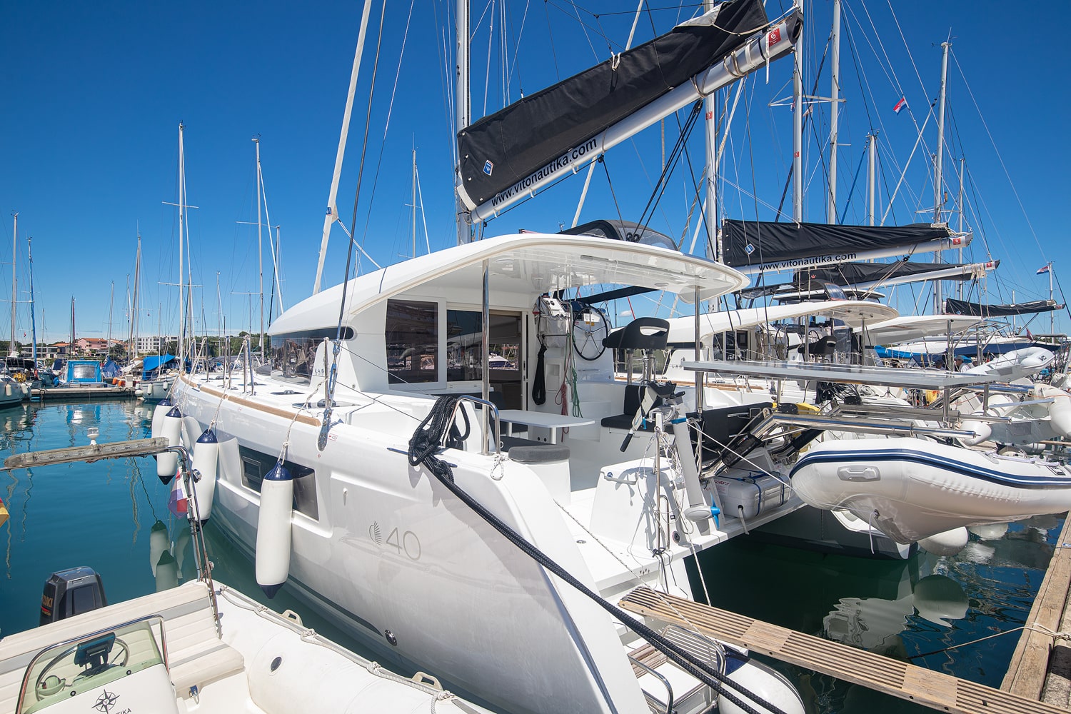 Lagoon 40 - 4 + 2 cab — photo 3