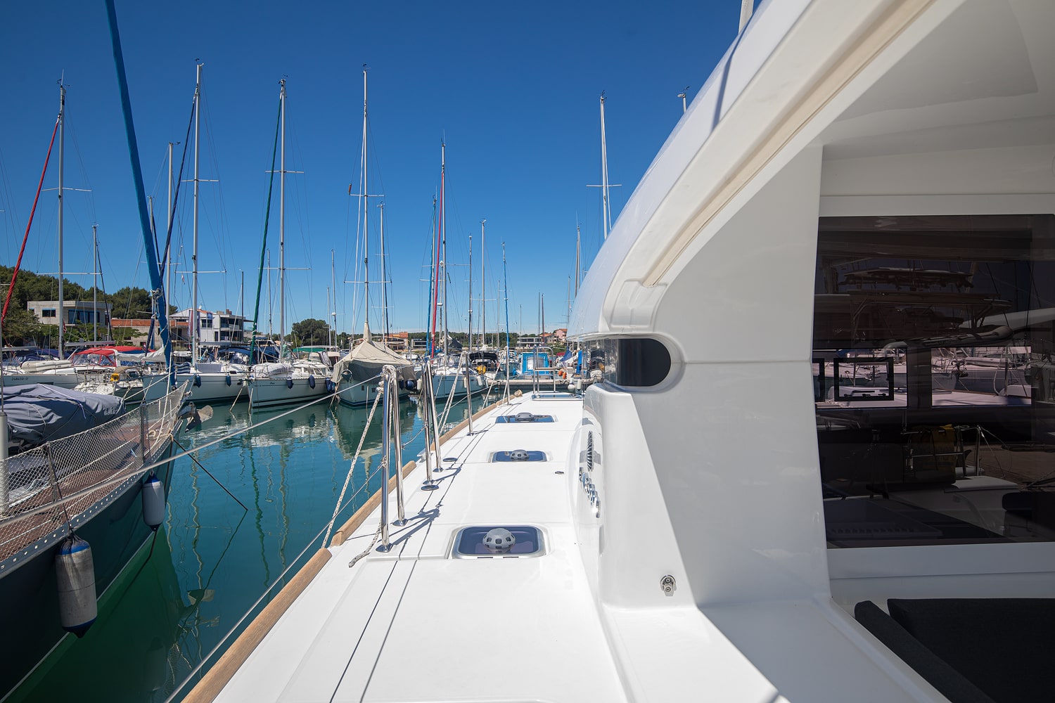 Lagoon 40 - 4 + 2 cab — photo 9
