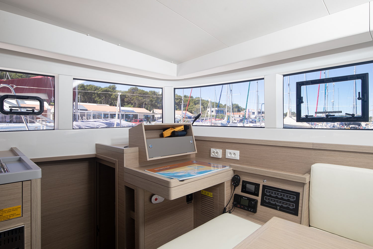 Lagoon 40 - 4 + 2 cab — photo 11