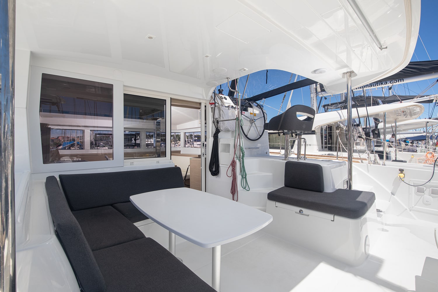 Lagoon 40 - 4 + 2 cab — photo 14