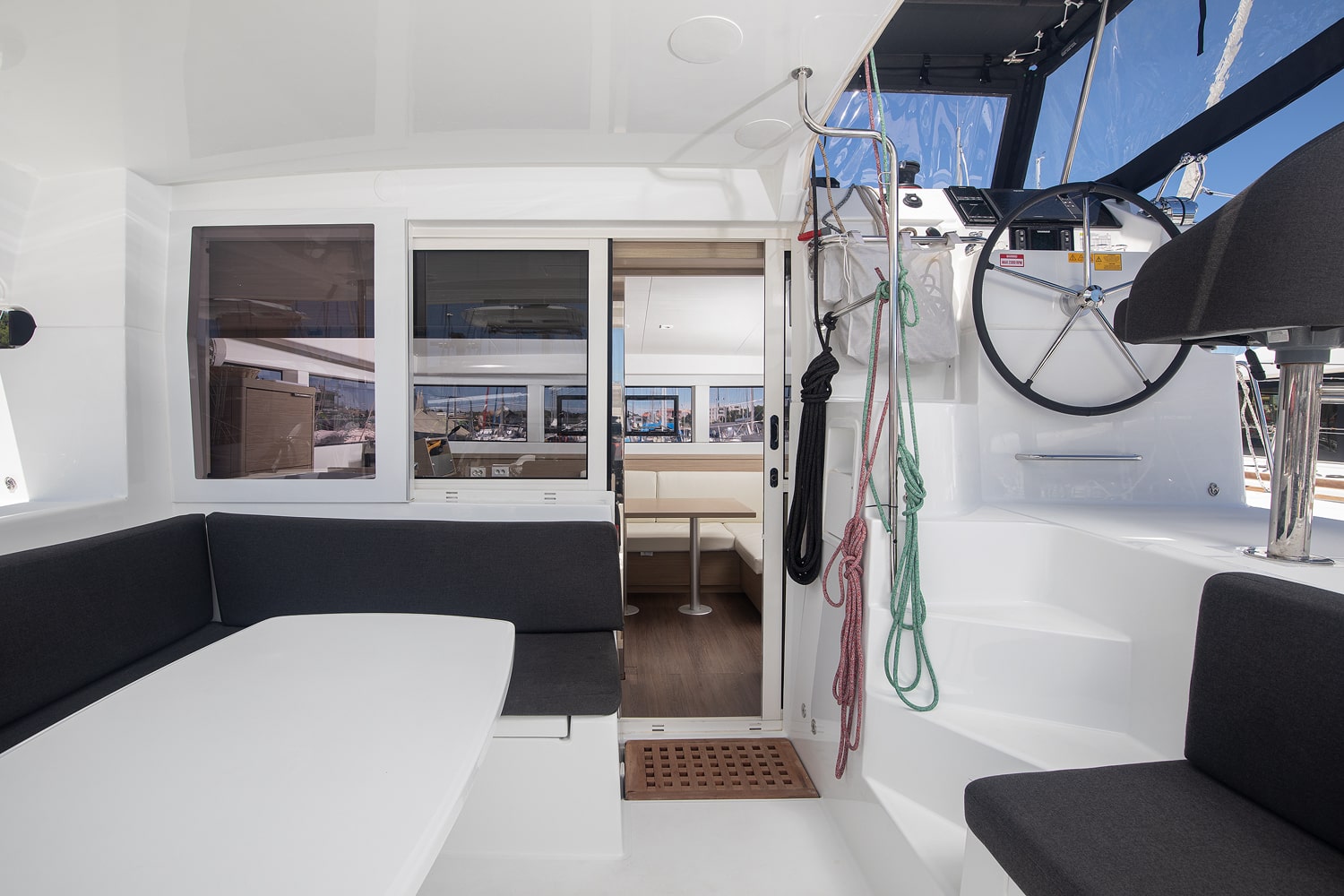 Lagoon 40 - 4 + 2 cab — photo 15