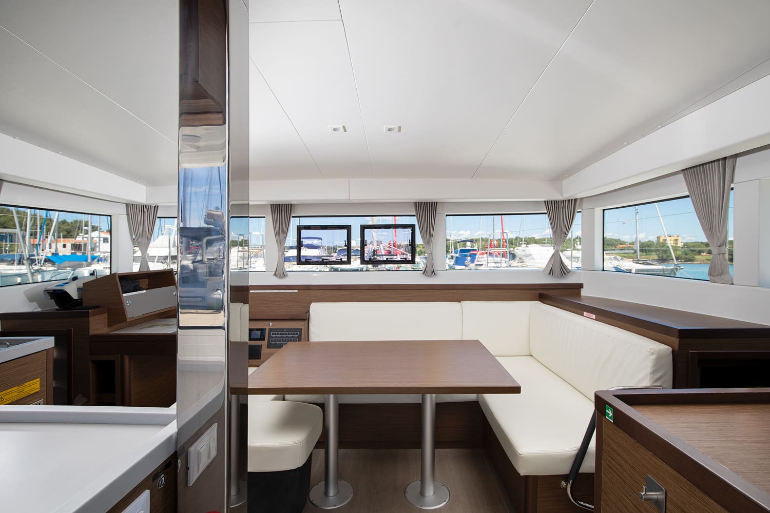 Lagoon 40 - 3 + 2 cab — photo 9