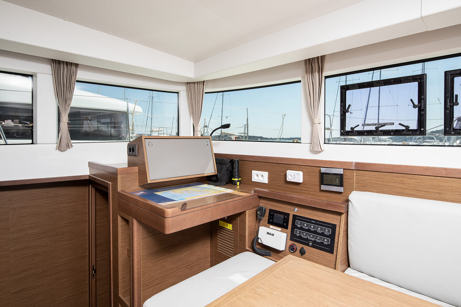 Lagoon 40 - 4 + 2 cab — photo 11