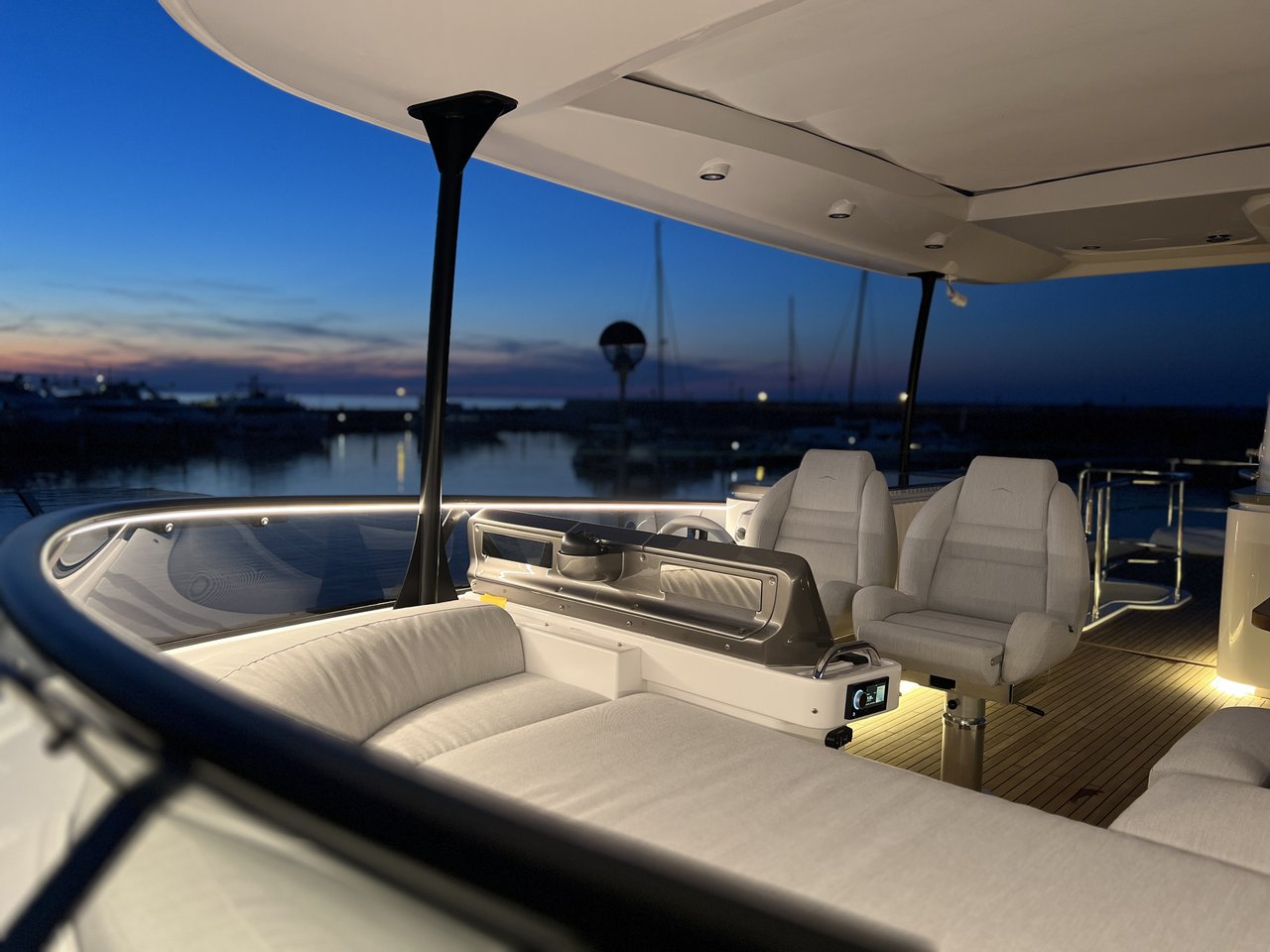 Azimut Magellano 66 — photo 28