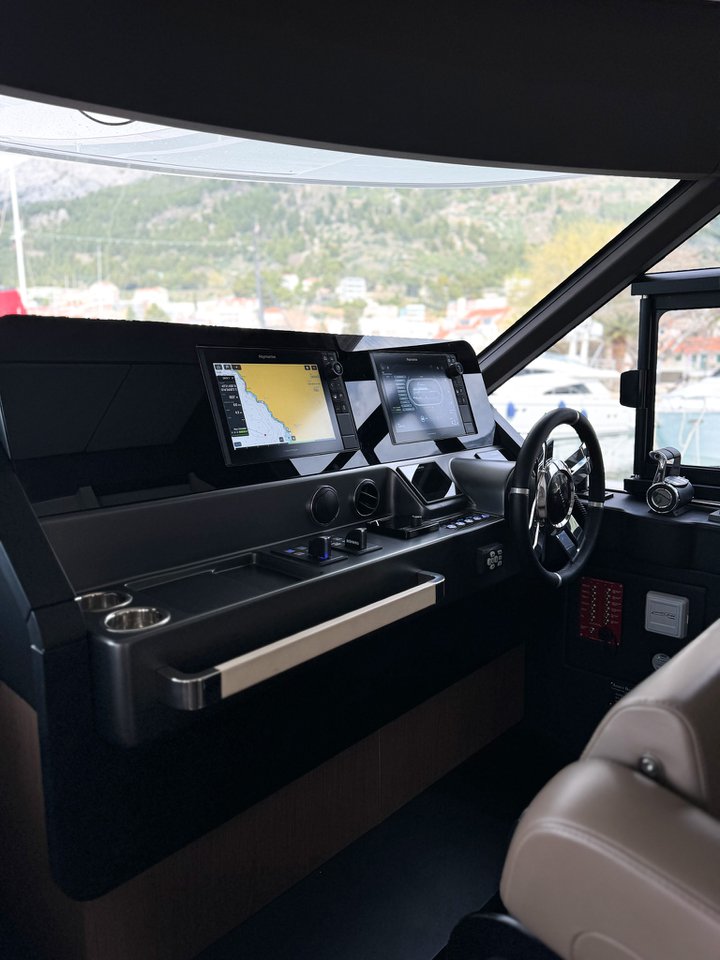 Azimut Magellano 66 — photo 30