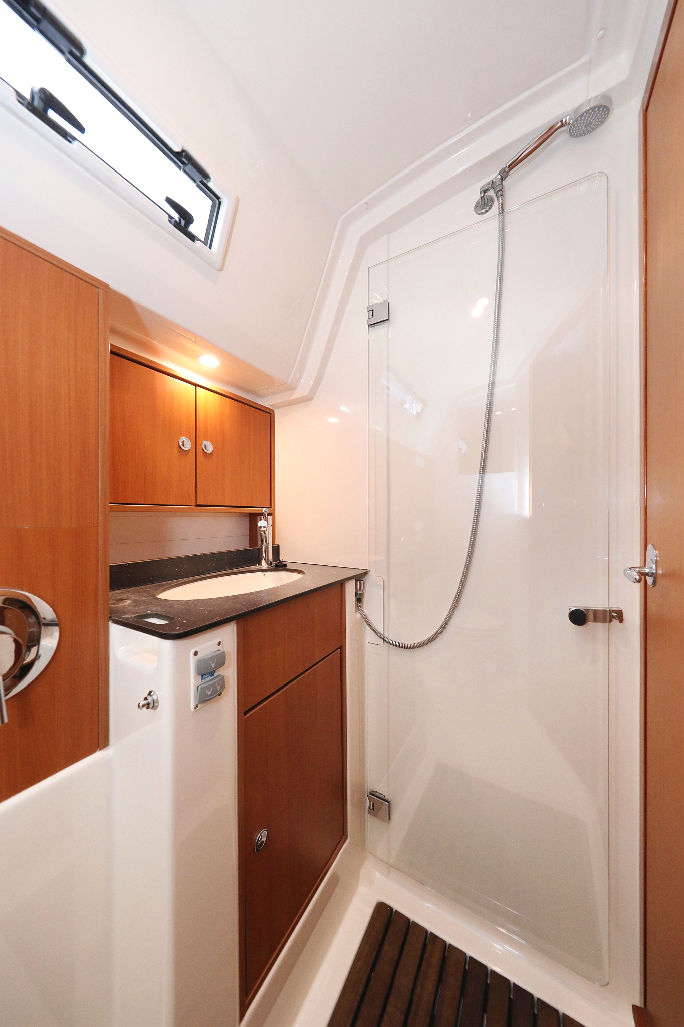 Bavaria Cruiser 50 — photo 38