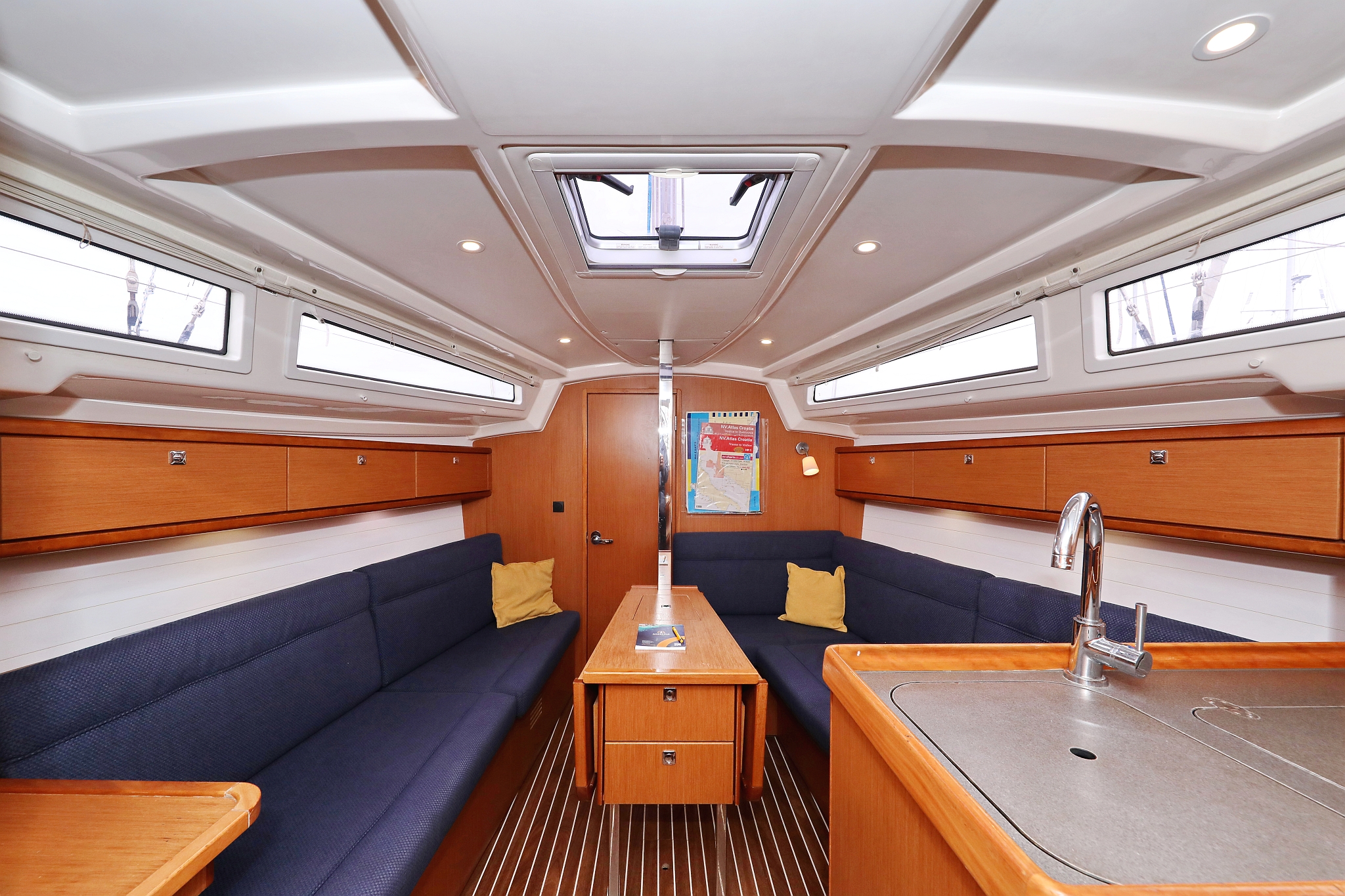 Bavaria Cruiser 33 — photo 12