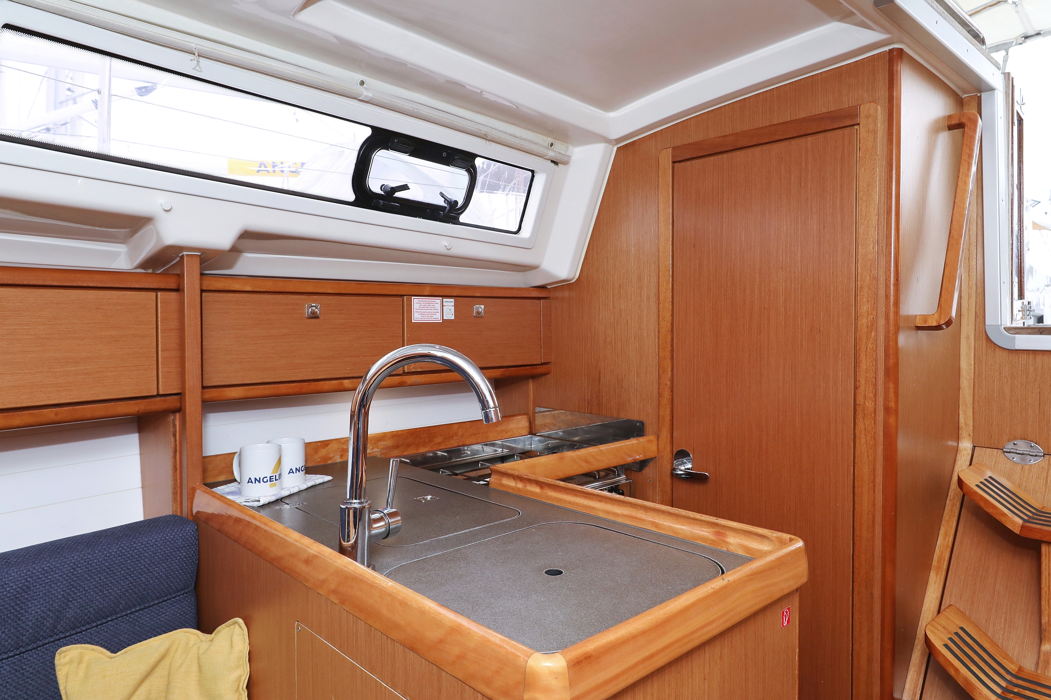 Bavaria Cruiser 33 — photo 19