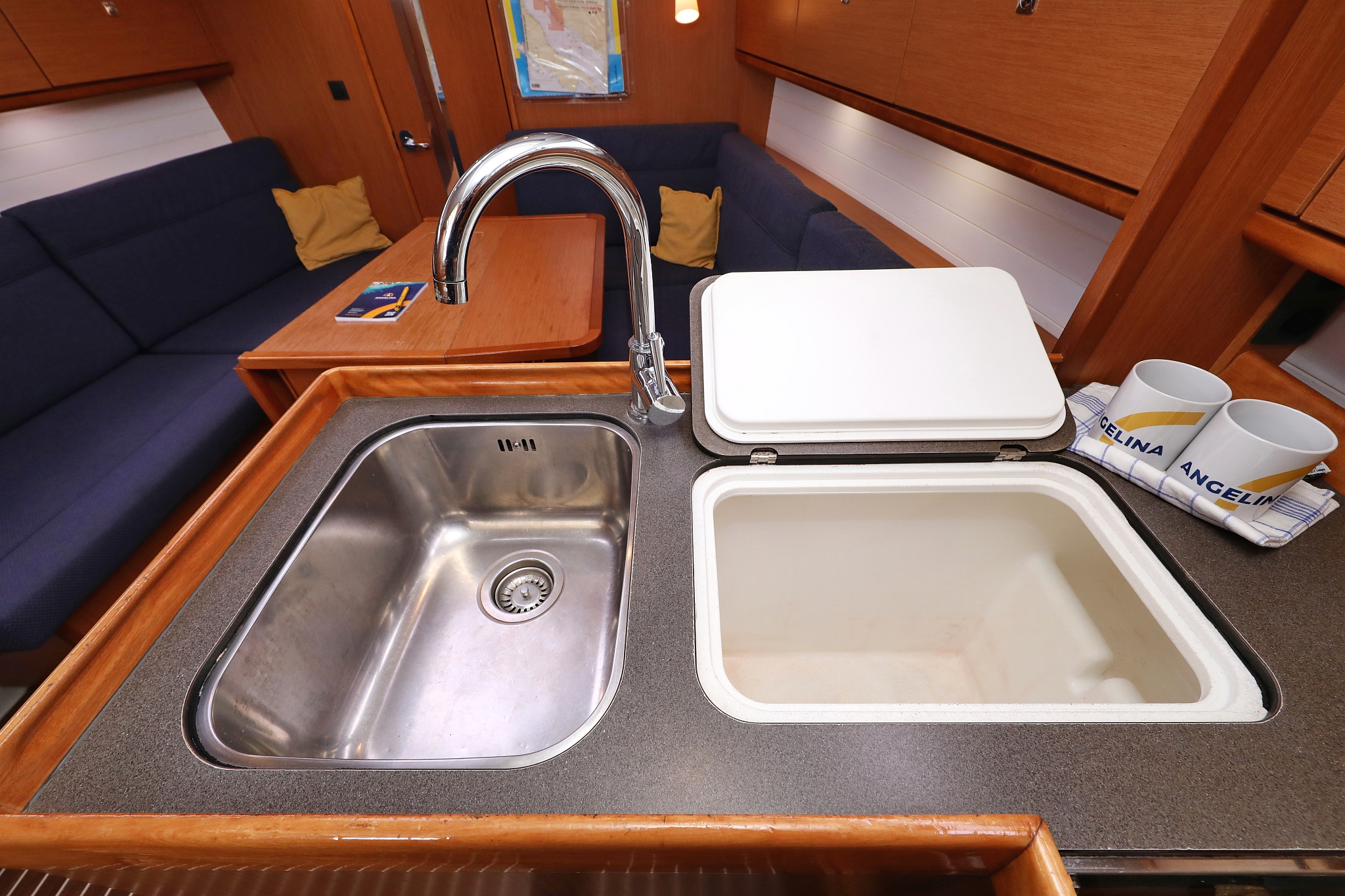 Bavaria Cruiser 33 — photo 32