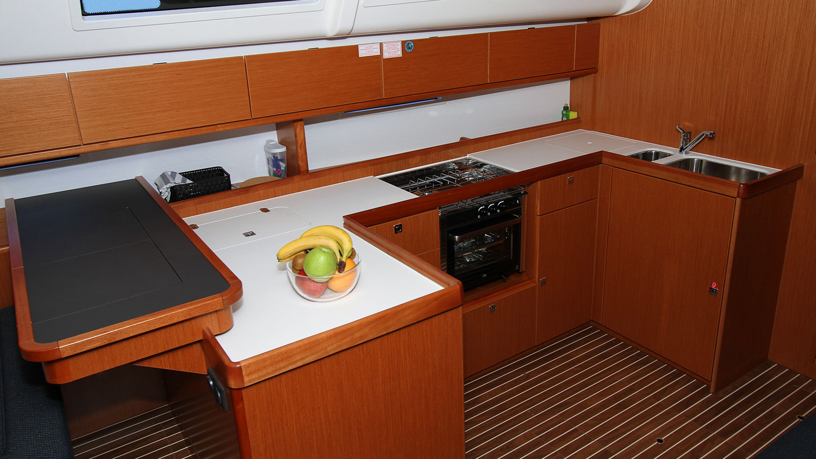 Bavaria Cruiser 51 — photo 14